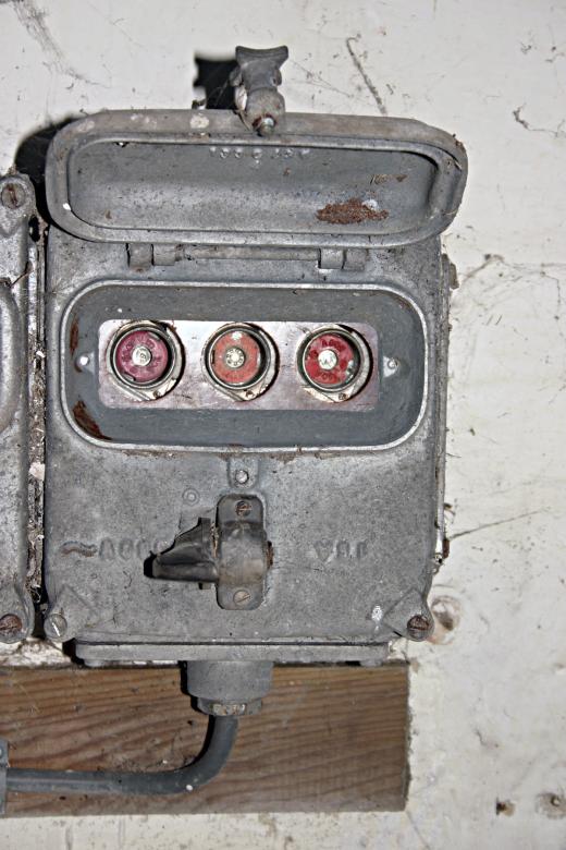 Free stock image of Broken breaker box created by Bjorgvin