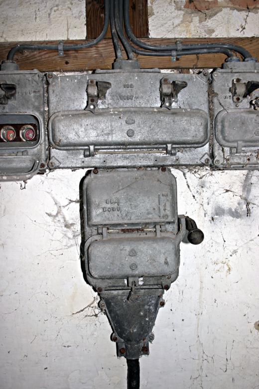 Free stock image of Old braker box created by Bjorgvin