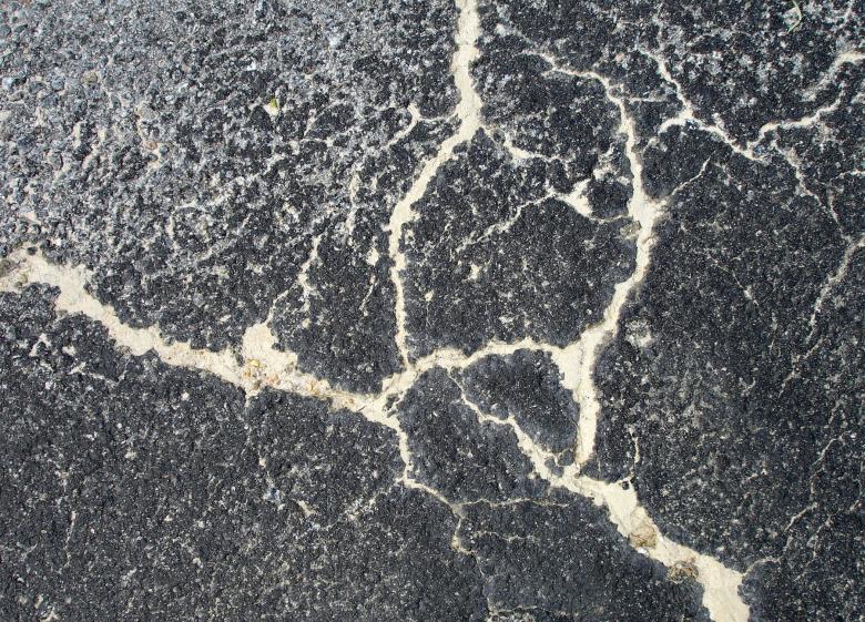 Free stock image of Dark cracked wall created by Darren Hester