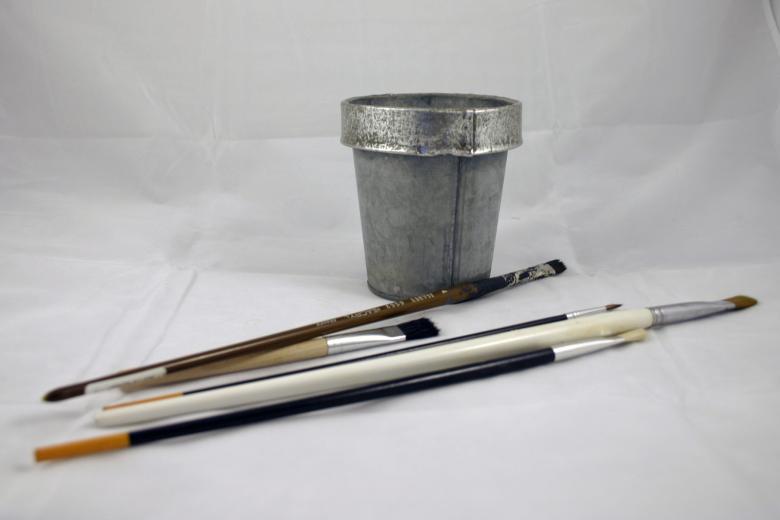 Free stock image of Brushes and a tin can created by Bjorgvin