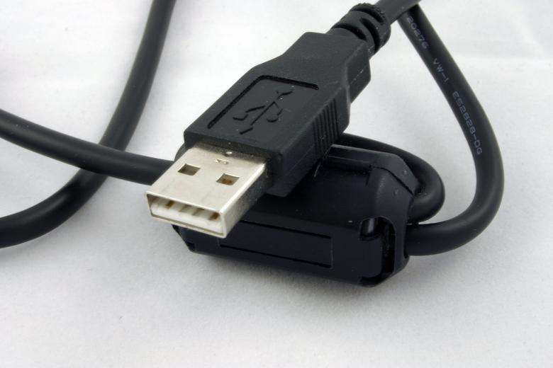 Free stock image of USB plug closeup created by Bjorgvin