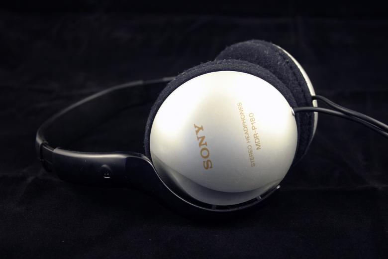 Free stock image of Sony headphones created by Bjorgvin