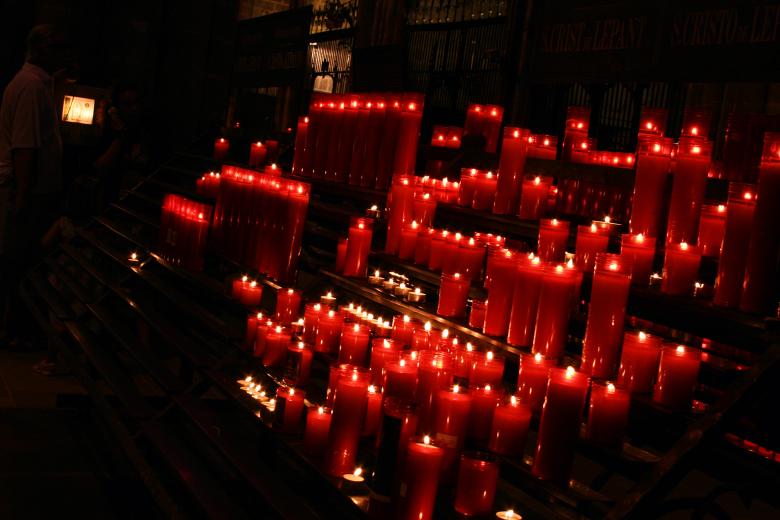 Free stock image of Red Candles created by damien van holten