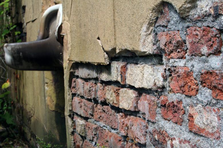 Free stock image of Damaged brick wall created by damien van holten