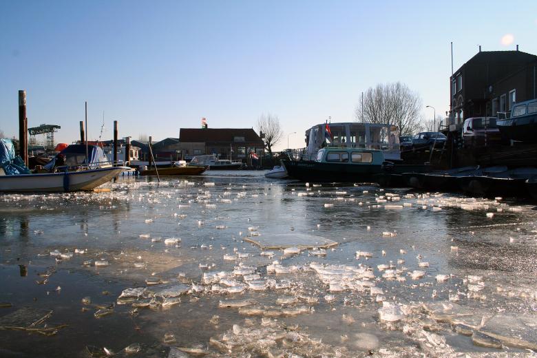 Free stock image of Frozen harbor created by damien van holten
