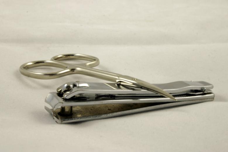 Free stock image of Scissors and nail clippers created by Bjorgvin