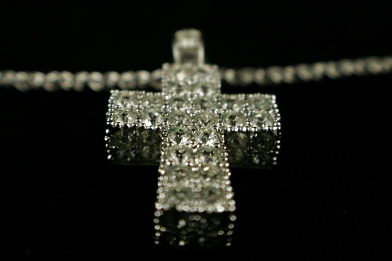 Free stock image of Diamond cross neclace created by Bjorgvin