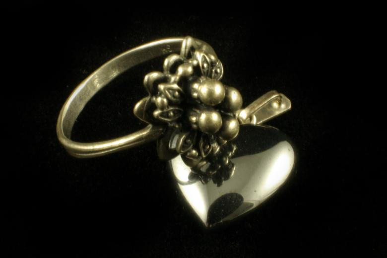 Free stock image of Silver ring and heart created by Bjorgvin