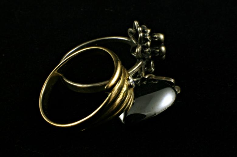 Free stock image of Two rings and a heart created by Bjorgvin