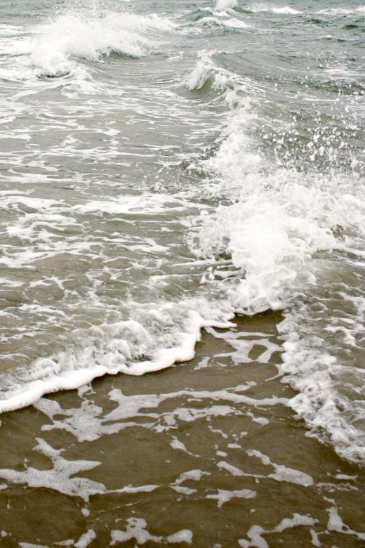 Free stock image of Splashing sea created by Bjorgvin