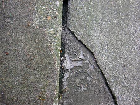 Free Stock Photo of Cracked concrete wall