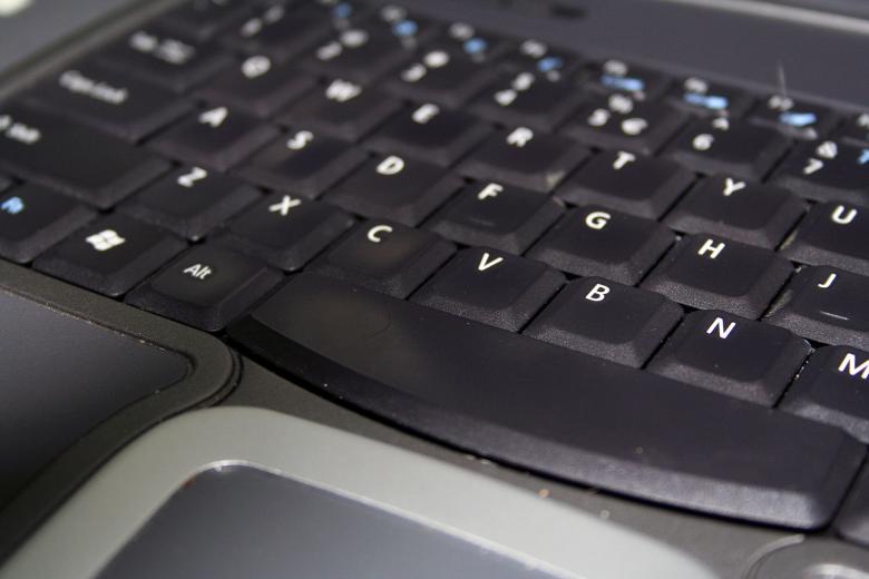 Free stock image of Black keyboard created by damien van holten