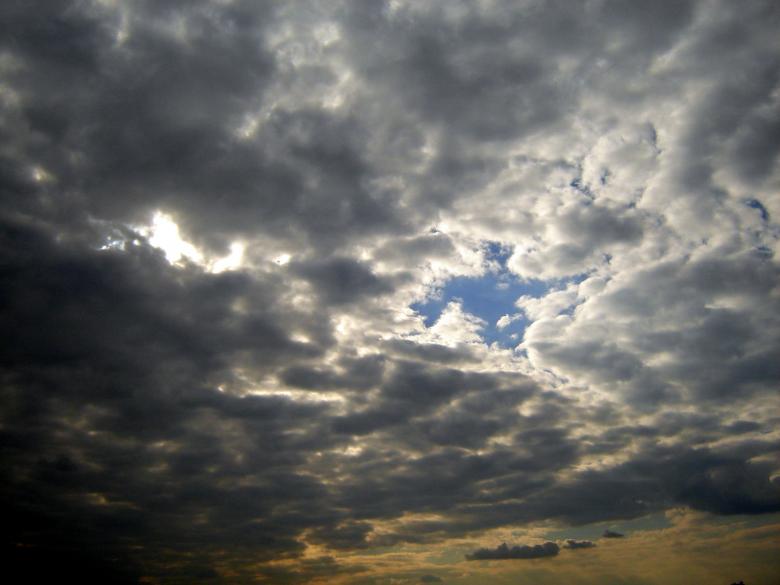 Free stock image of Cloudy sky created by todor todorov