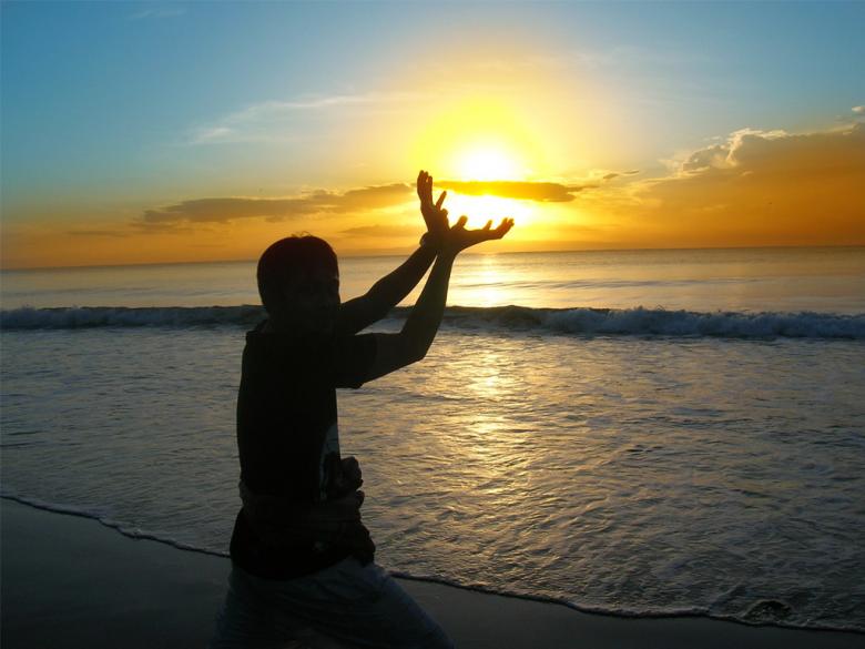 Free stock image of Holding the sun created by Didi Supardi