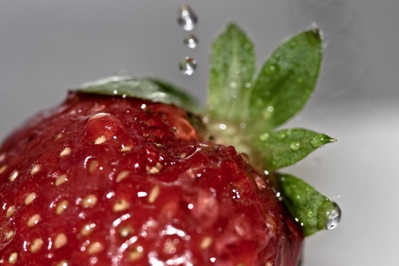 Free stock image of Wet strawberry created by Bjorgvin