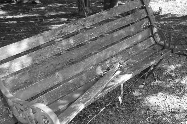 Free stock image of Black &amp; White Bench created by Hannah