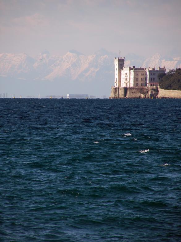 Free stock image of The sea and the snow created by Furio Franceschinel