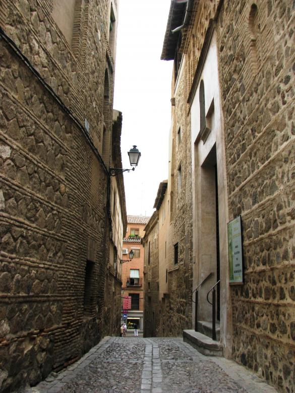 Free stock image of Medieval street in Toledo created by Yuliy Ganev