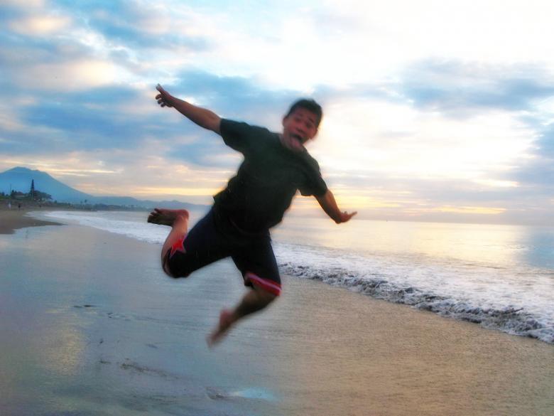 Free stock image of Jump to fly along the coast created by voldevis