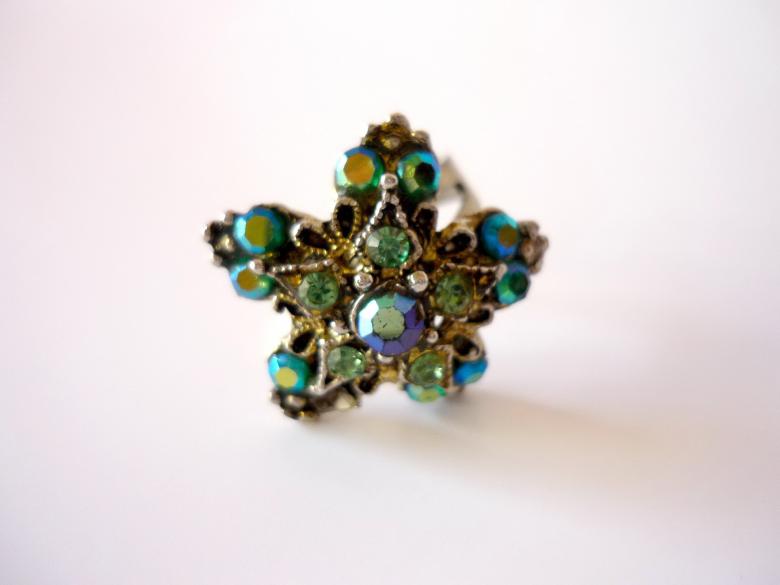 Free stock image of Flower Ring created by Bilal Aslam
