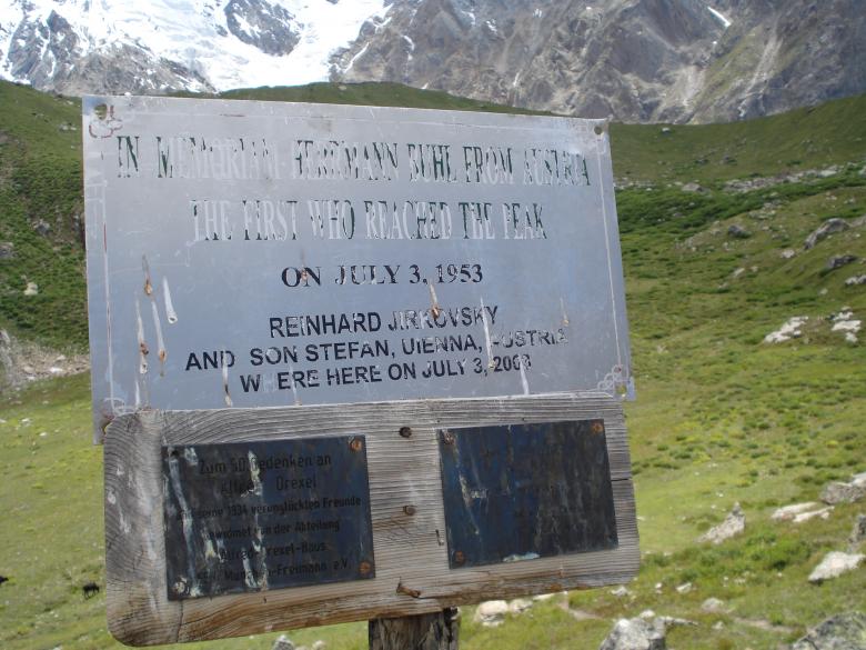 Free stock image of Worn sign created by Ali Haider