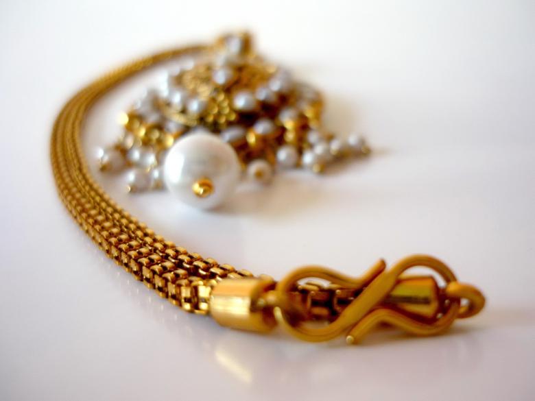 Free stock image of Gold and pearl necklace created by Bilal Aslam