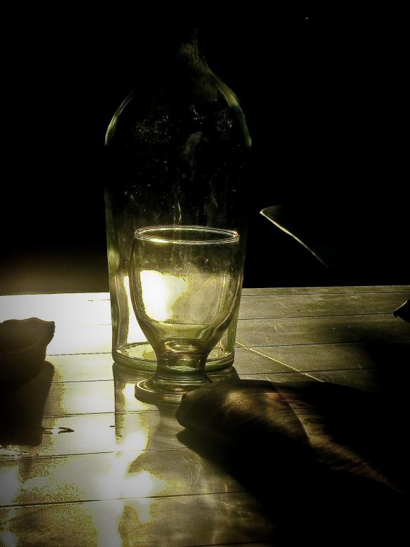 Free stock image of Playing with glass created by damian san roman alerigi