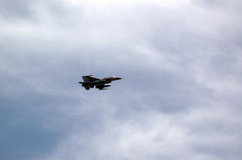 Free stock image of F16 fighter jet created by Max van Holten
