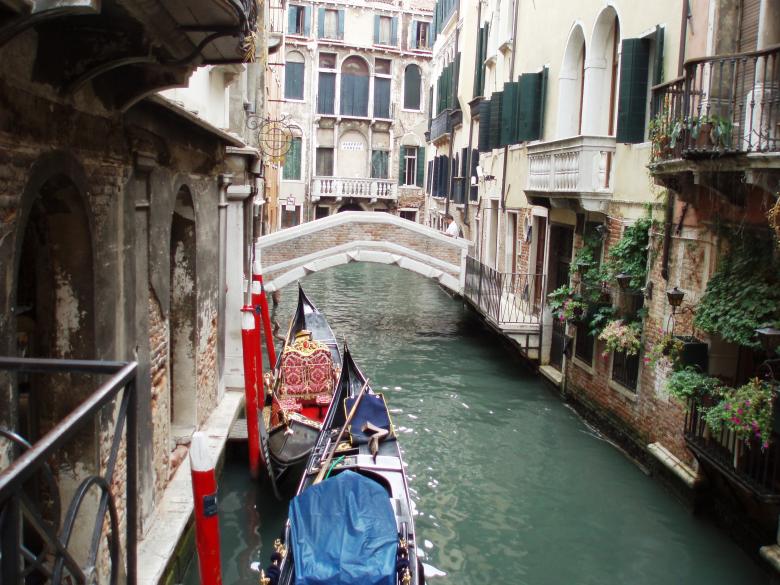 Free stock image of Discover the channels in Venice created by Yuliy Ganev
