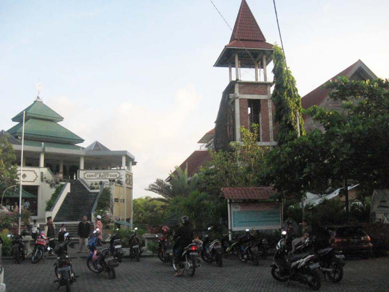 Free stock image of Mosque and Church created by Agung Dwi Prasetyo