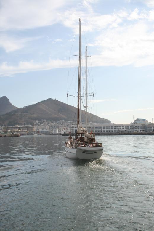 Free stock image of Yacht in Table Bay created by Tony McGregor