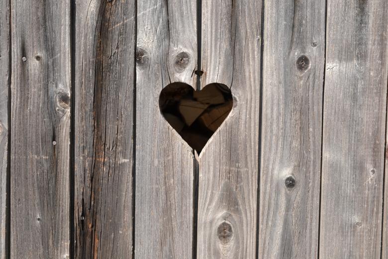 Free stock image of Heart on wood created by Tilen Hrovatic