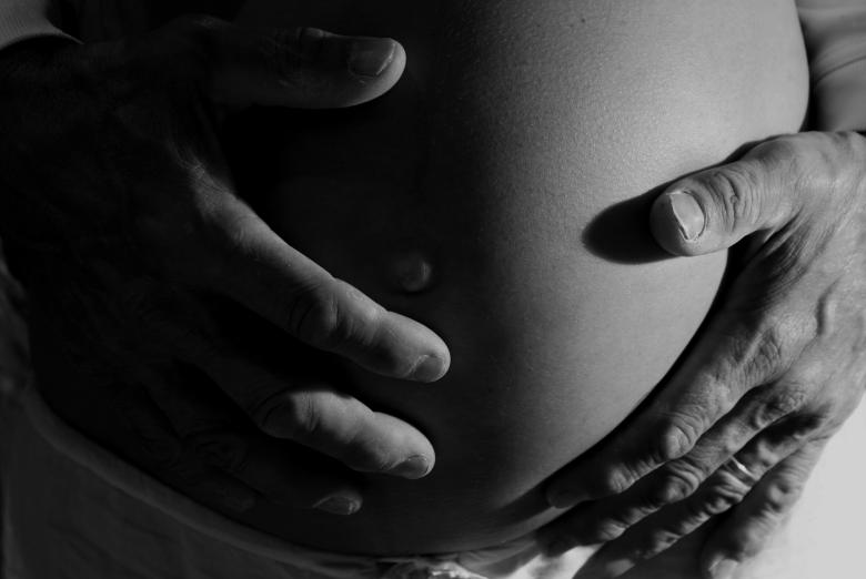 Free stock image of Hands on pregnant stomach created by Luka