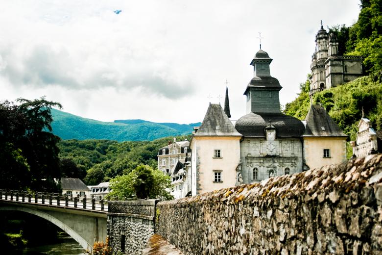 Free stock image of Castle landscape created by Luka