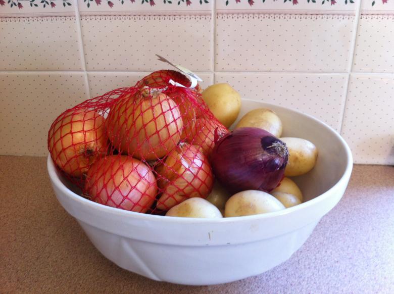 Free stock image of potatoes and onions created by mlle