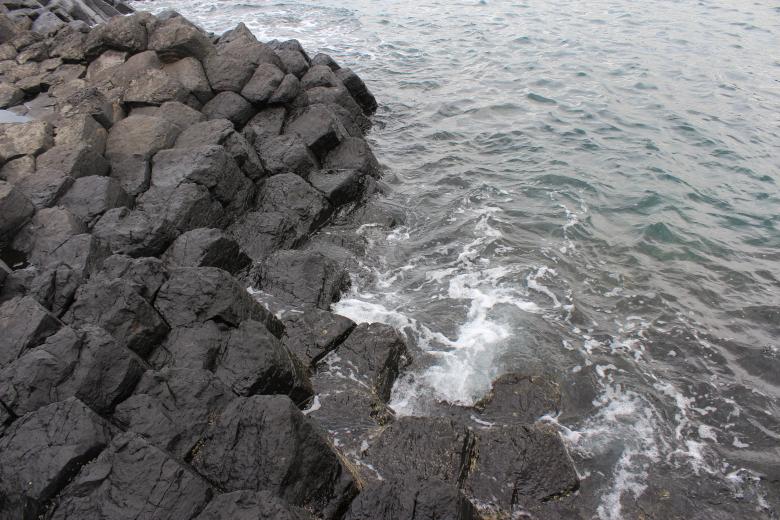 Free stock image of Rocky Shore created by Bluesun