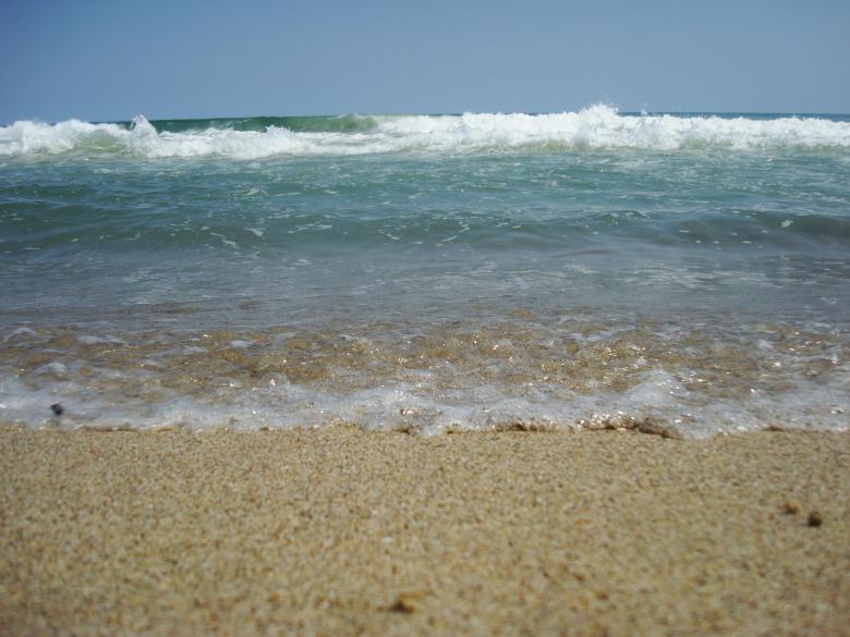 Free stock image of Little friendly waves created by Boris Kyurkchiev