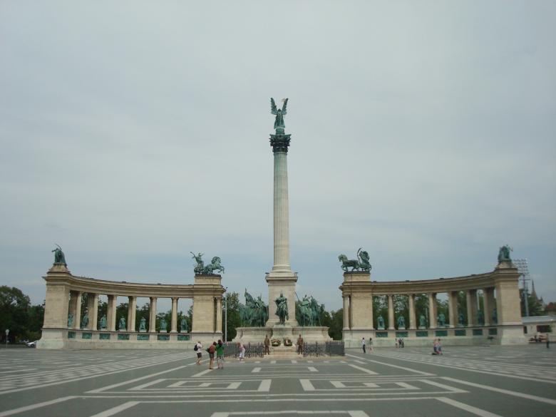 Free stock image of Heroes square in Budapest created by Boris Kyurkchiev