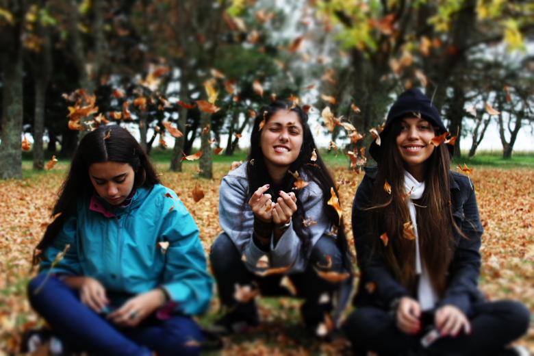 Free stock image of Friends in the park created by Atu 