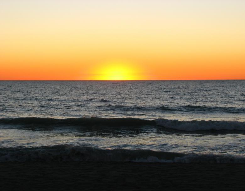 Free stock image of An ocean sunset landscape created by Benjamin Miller