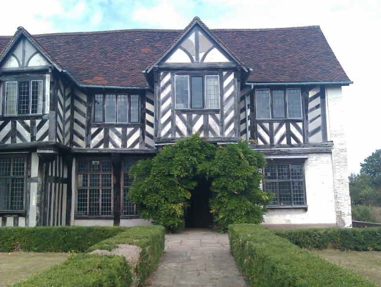 Free stock image of Tudor hall created by Mark Gleeson