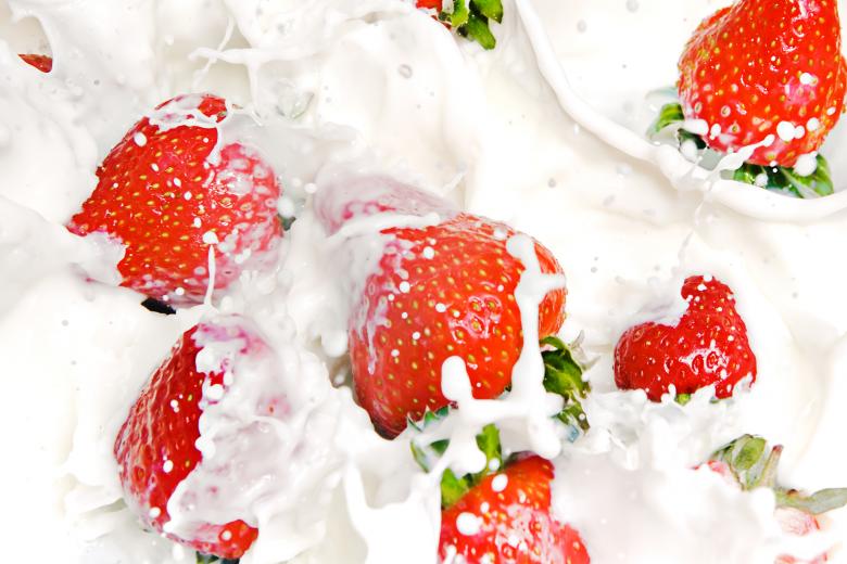 Free stock image of Strawberries in Yogurt created by 2happy