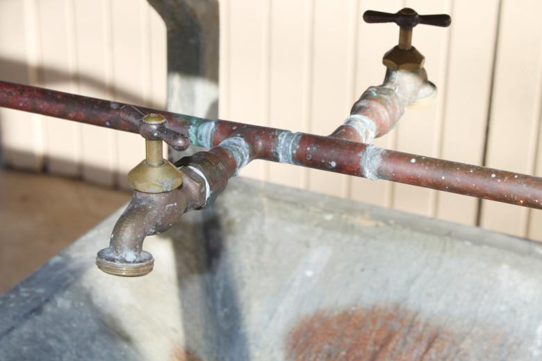 Free stock image of Metallic Sink and Faucet created by Val Lawless