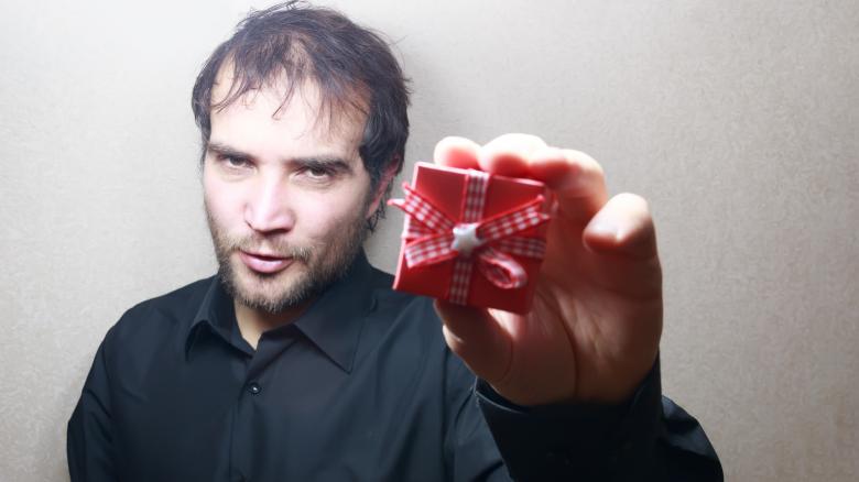Free stock image of Man holding a gift box created by Mudretsov Olexandr