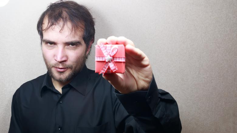 Free stock image of Man holding a gift box created by Mudretsov Olexandr