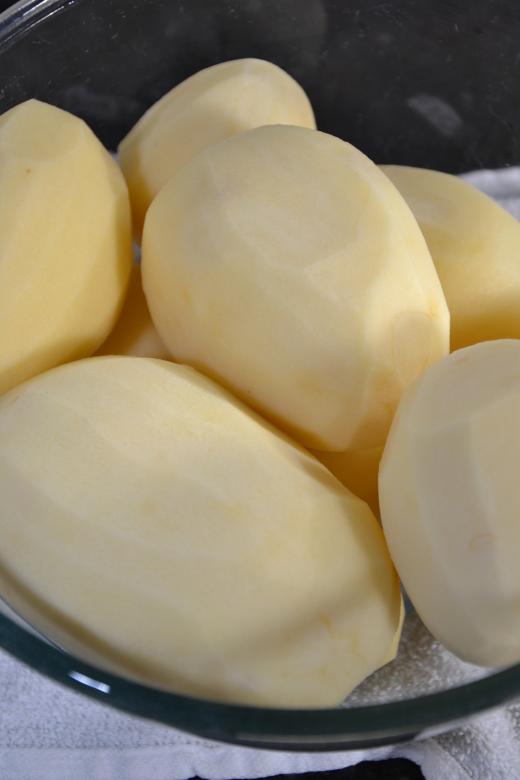 Free stock image of Peeled potatoes created by Tomas Adomaitis