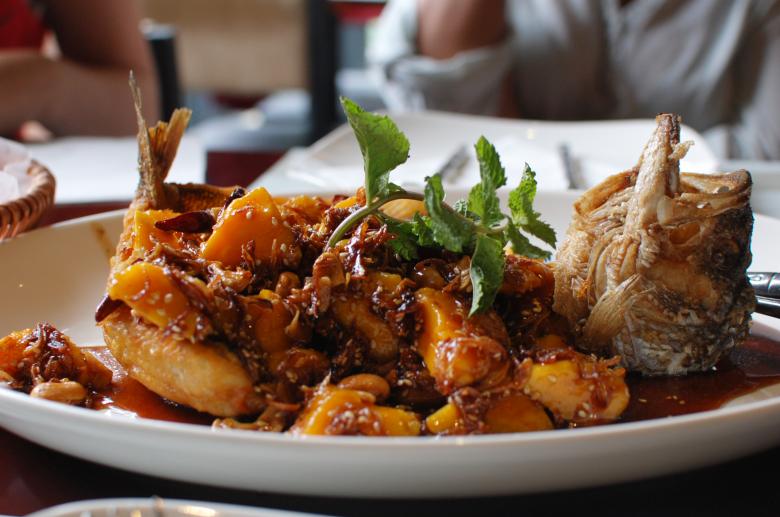 Free stock image of Thai Fried fish with mango created by Sriratana Sutasirisap