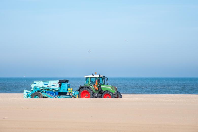 Free stock image of Tractor on beach created by Luka