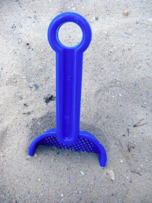 Free stock image of Child's Blue shovel created by Vincent alvino