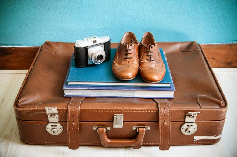 Free stock image of Vintage still life with suitcase created by Luka